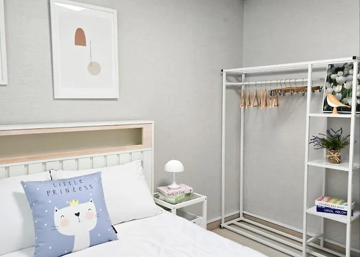 Cozy Erin Stay, * Seul